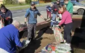 Galeria aktualności Społecznik pn. "Elektrośmieci zbieramy i nasze sołectwo upiększamy" w miejscowości Kretlewo zakończono z sukcesem! 3