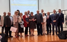Galeria aktualności Wręczenie srebrnej odznaki Honorowego Gryfa Zachodniopomorskiego oraz tytułu &bdquo;Zasłużony dla Gminy Golczewo&rdquo; 3